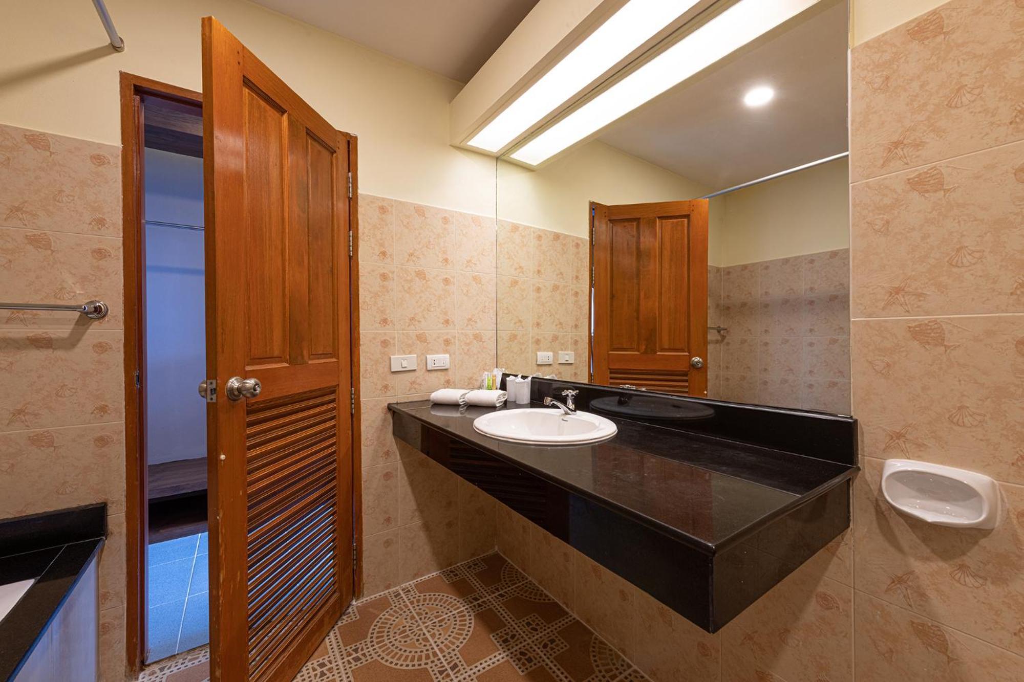 Blue Beach Grand Resort And Spa Rawai 外观 照片